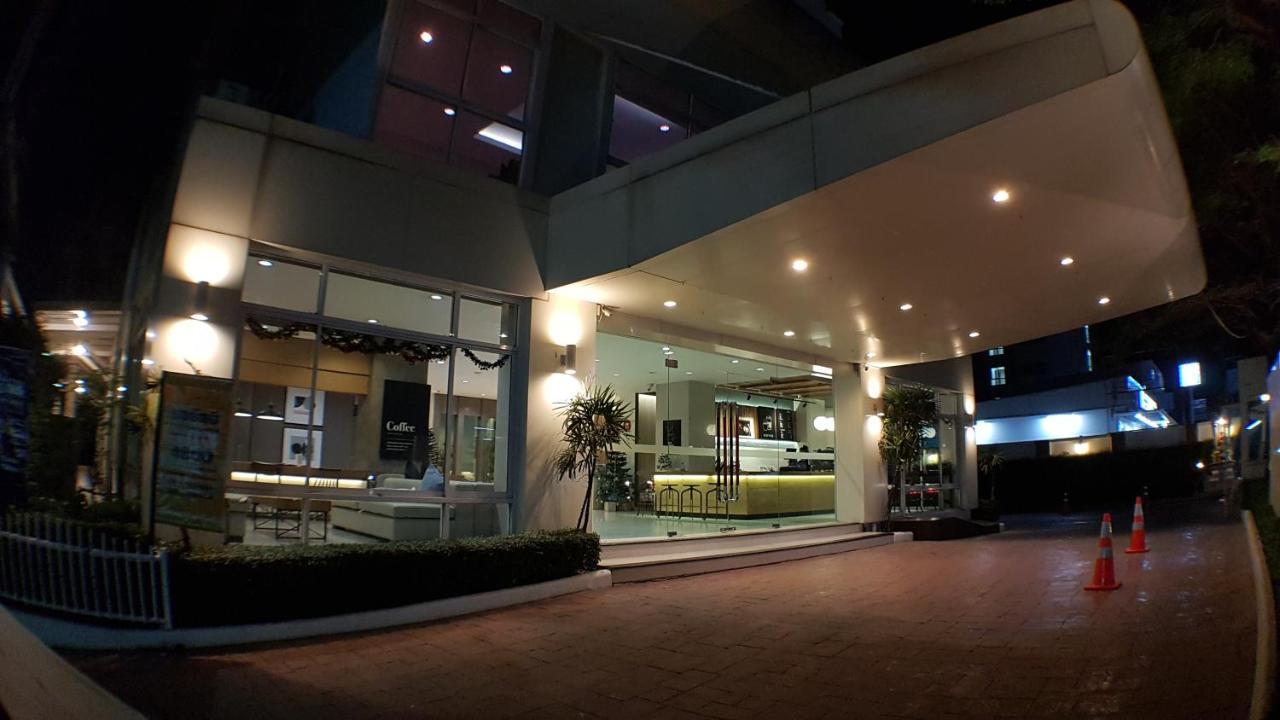 The Royalbee Aparthotel Bangkok Esterno foto