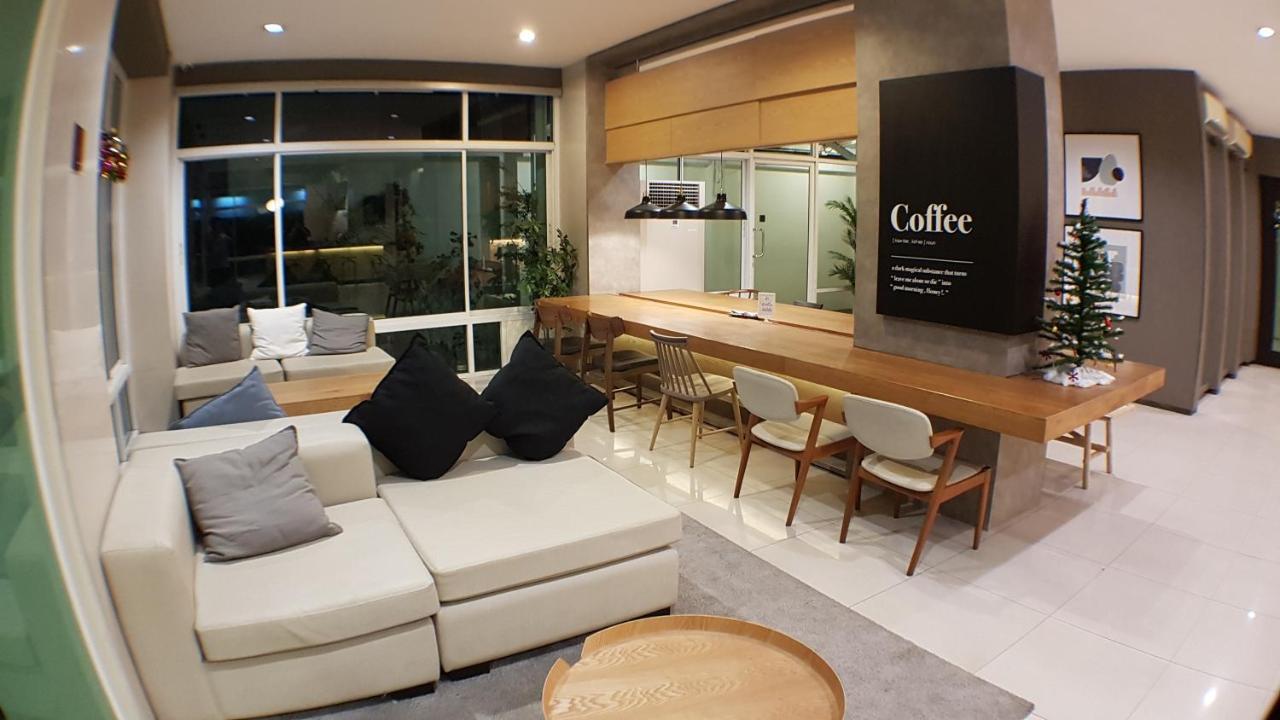 The Royalbee Aparthotel Bangkok Esterno foto