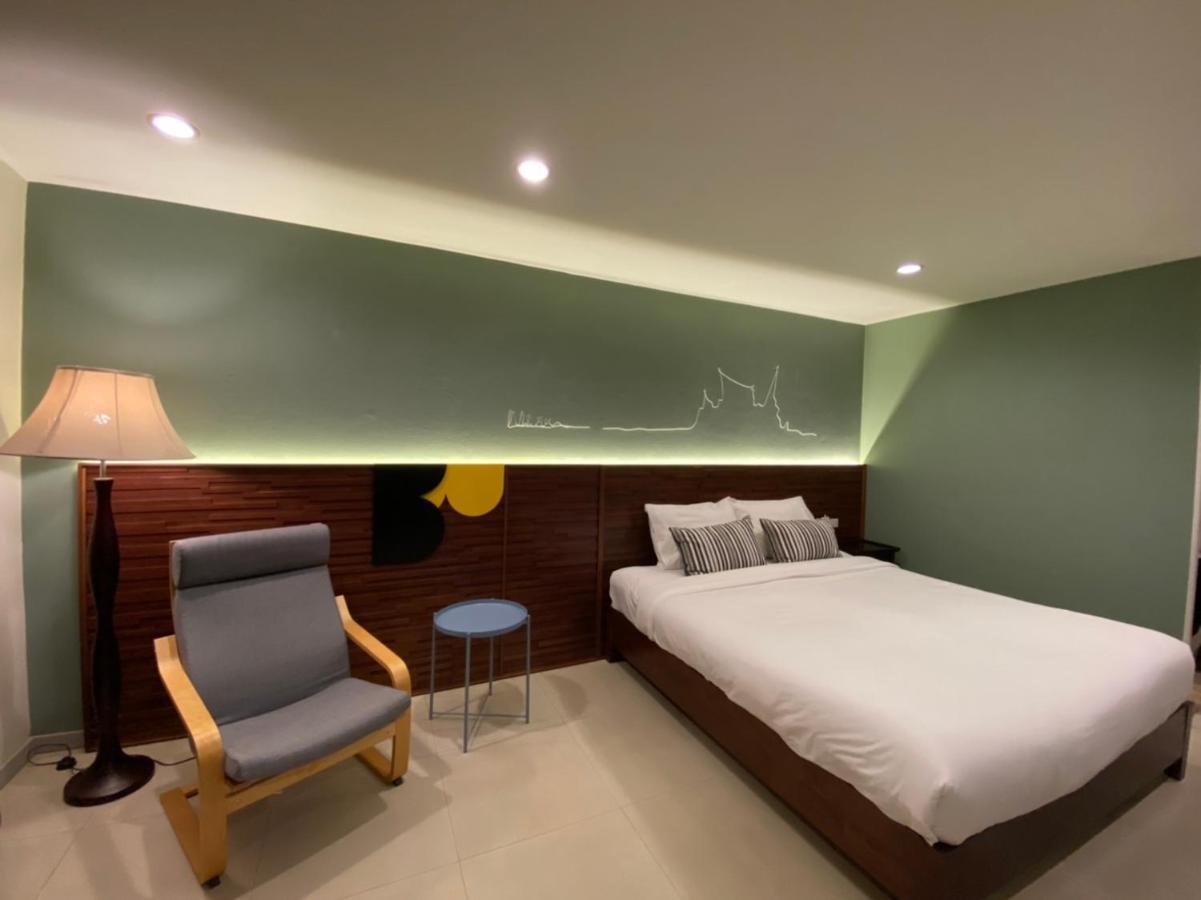 The Royalbee Aparthotel Bangkok Esterno foto