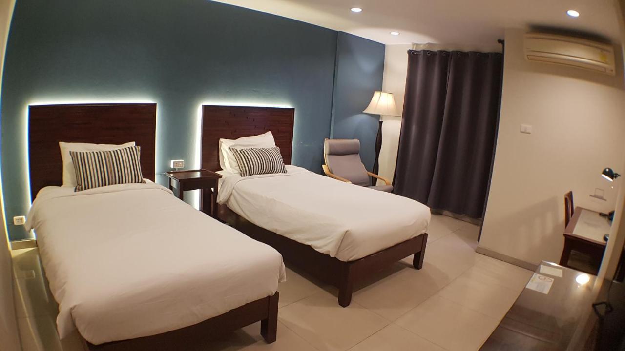 The Royalbee Aparthotel Bangkok Esterno foto