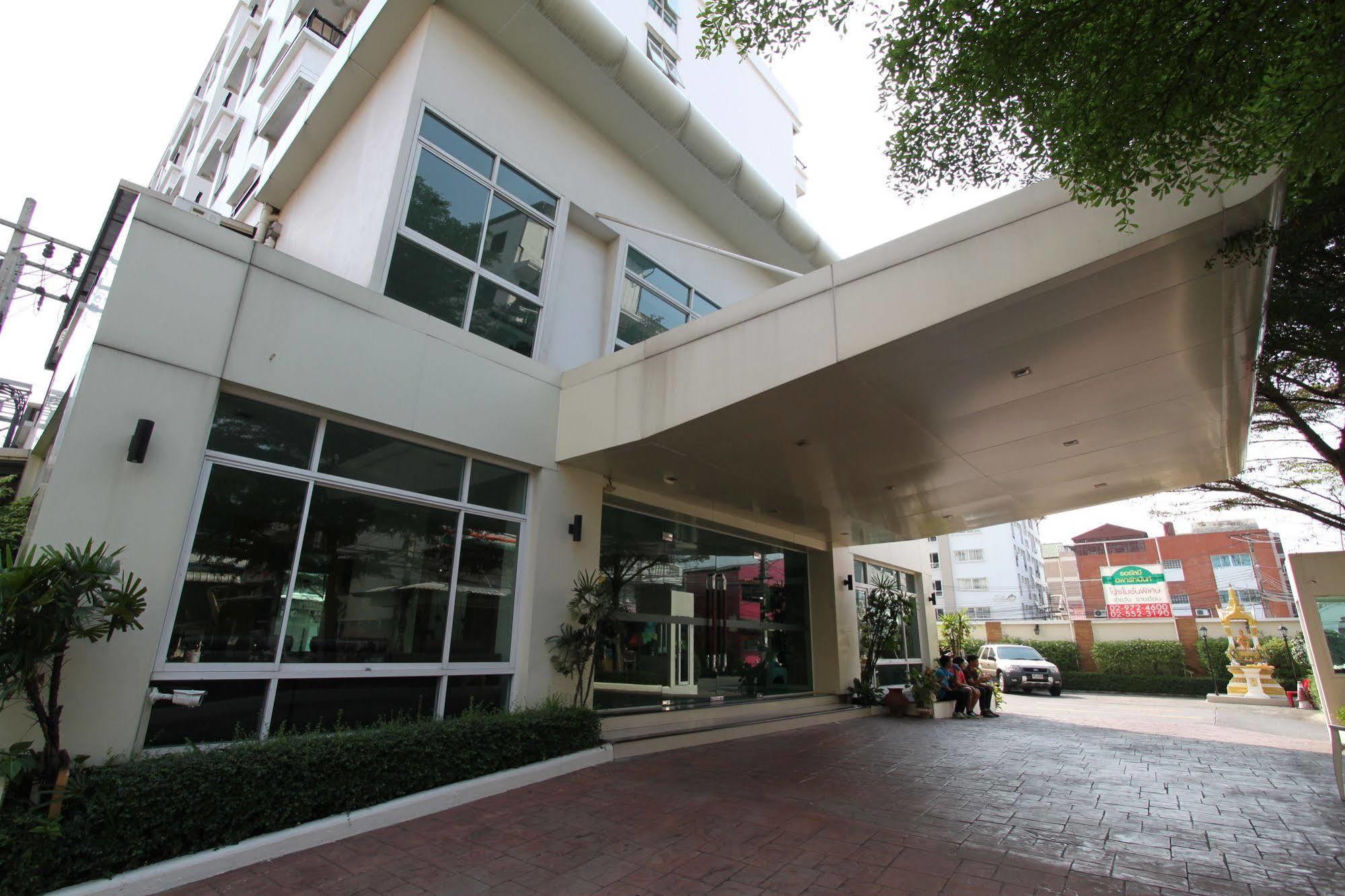 The Royalbee Aparthotel Bangkok Esterno foto