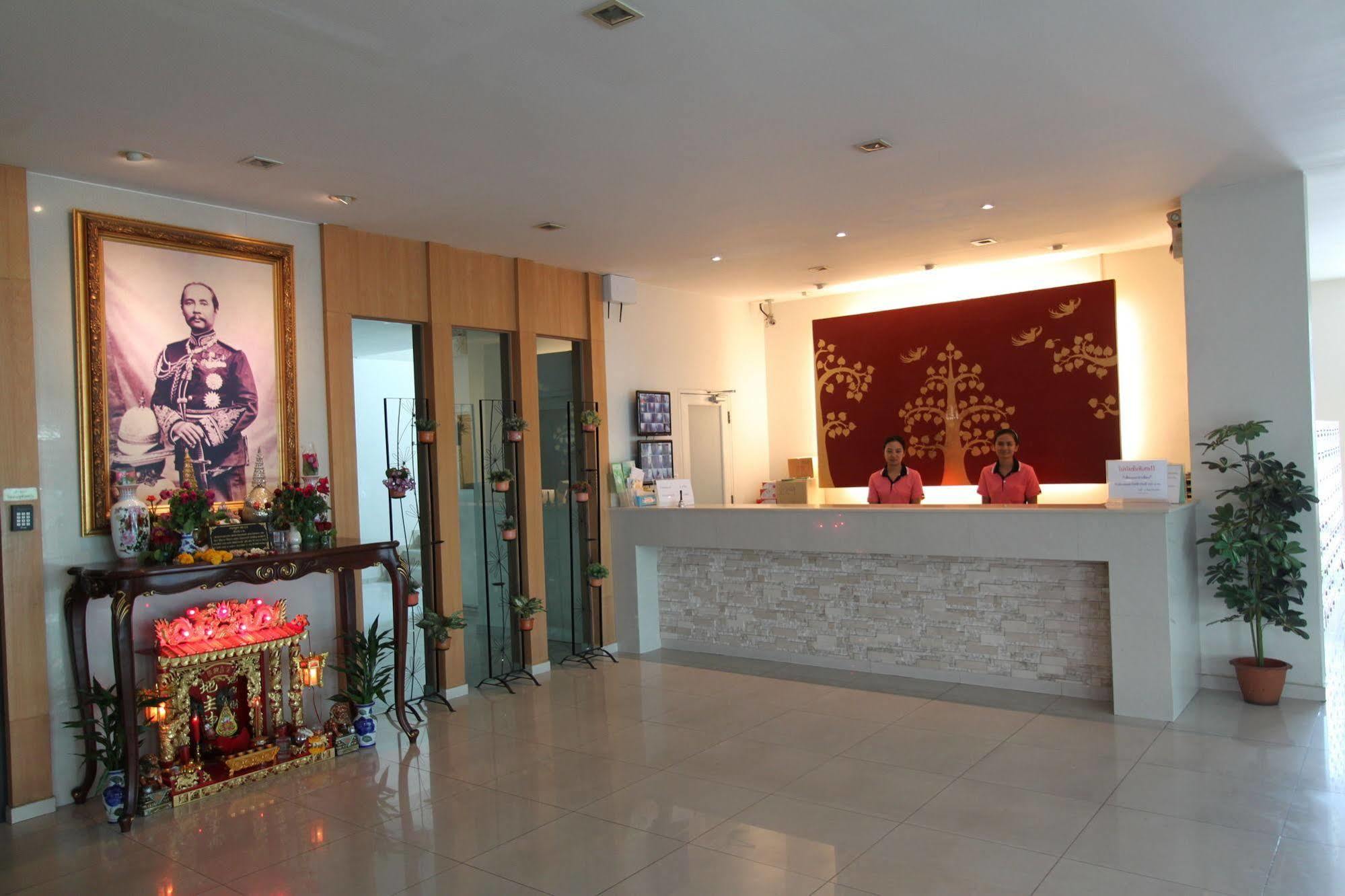 The Royalbee Aparthotel Bangkok Esterno foto