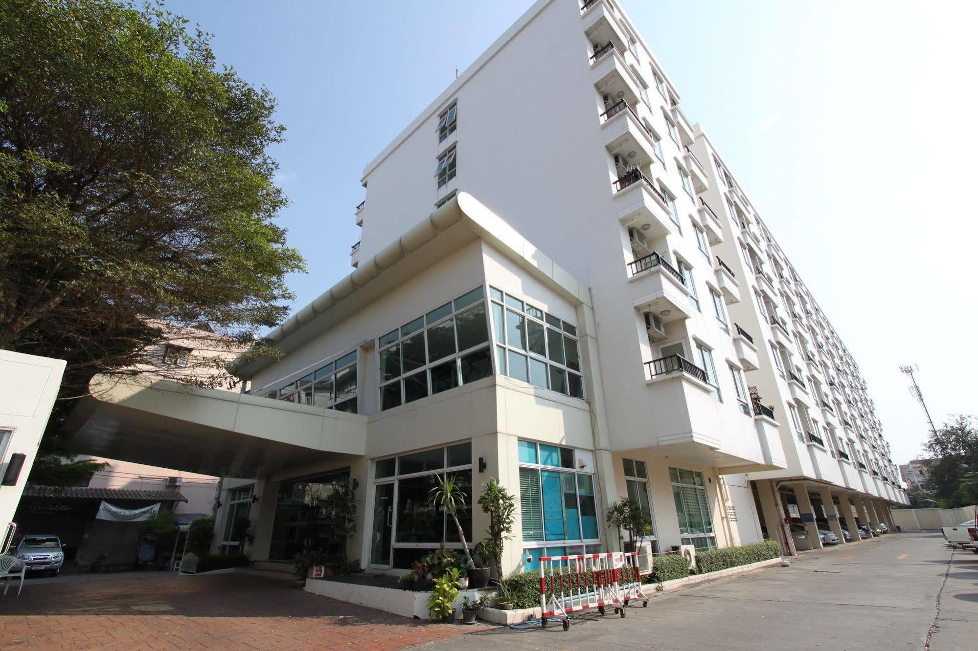 The Royalbee Aparthotel Bangkok Esterno foto